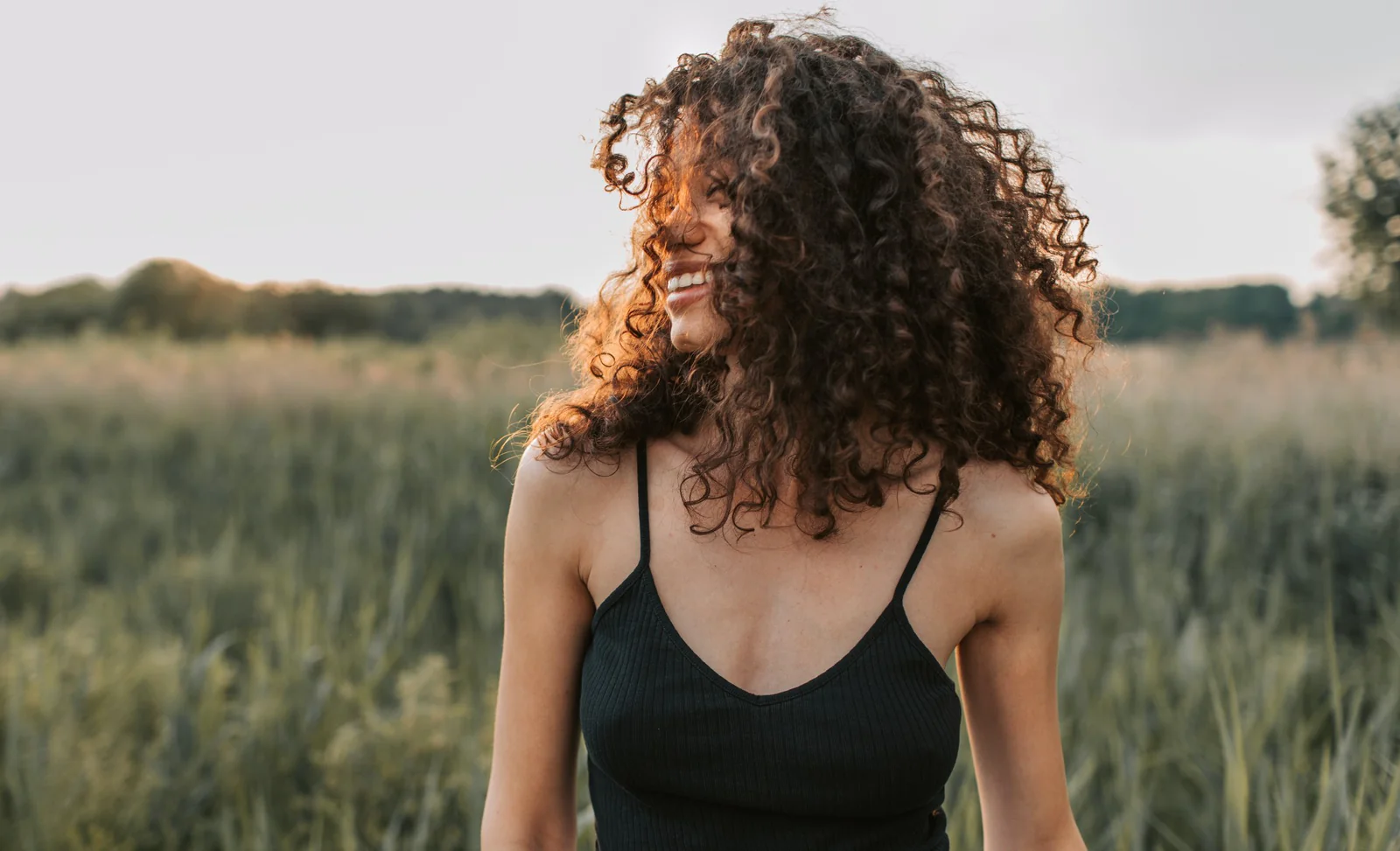 Notre sélection de gels coiffants pour cheveux bouclés